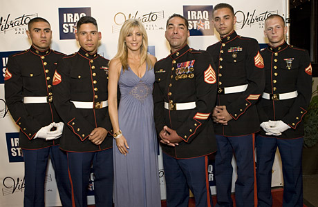 Marla-Maples with Iraq war veterans.