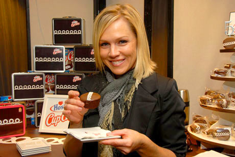 Jennie Garth enjoys her Hostess Cupcake