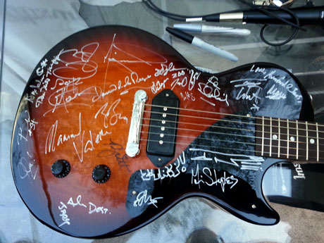 Les Paul Jr. Guitar signed by music stars to be auctioned off by GRAMMY Foundation.