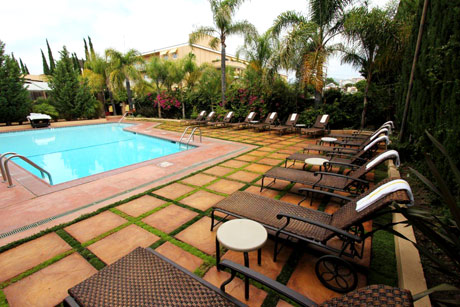 Hollywood-Hotel---Pool---Wi