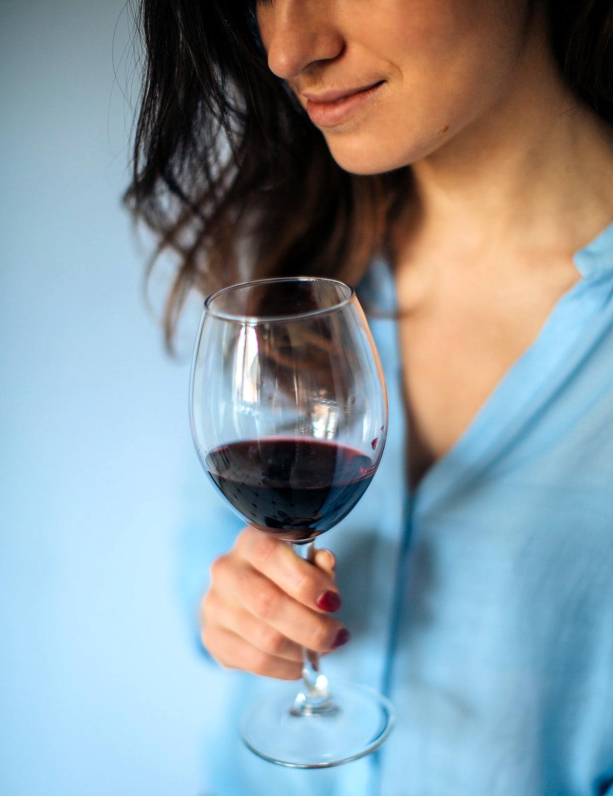 What are the benefits of drinking red wine?