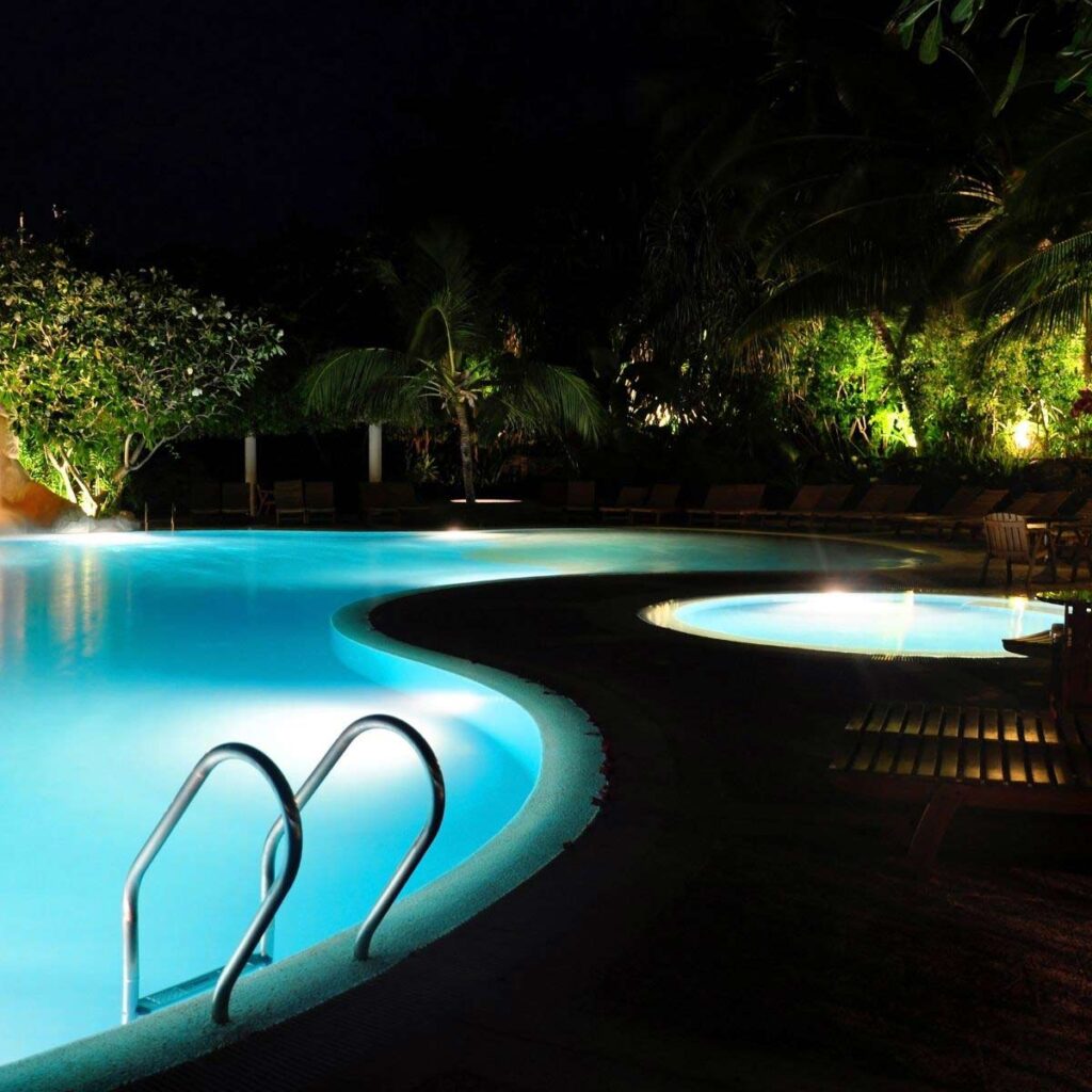 The Different Ways To Light Up Your Pool