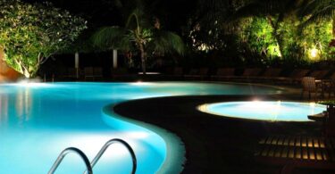 The Different Ways To Light Up Your Pool