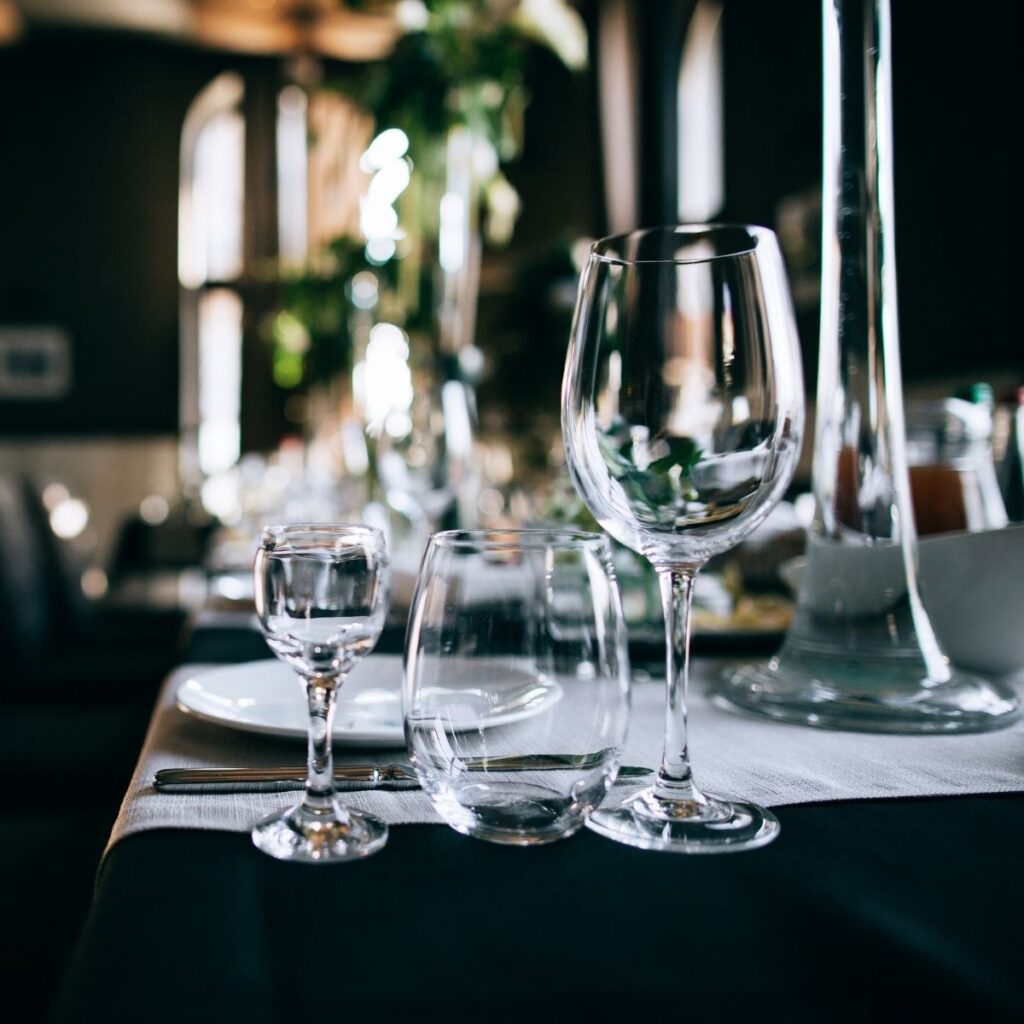 Eat in Style: What To Wear to a Dinner Party