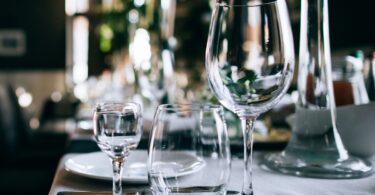 Eat in Style: What To Wear to a Dinner Party