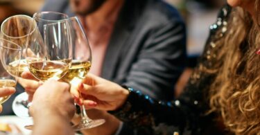 Tips To Increase Alcoholic Beverage Sales in Restaurants