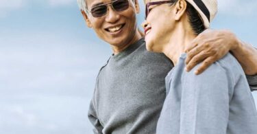 4 Ways That Seniors Can Stay Safe at the Beach