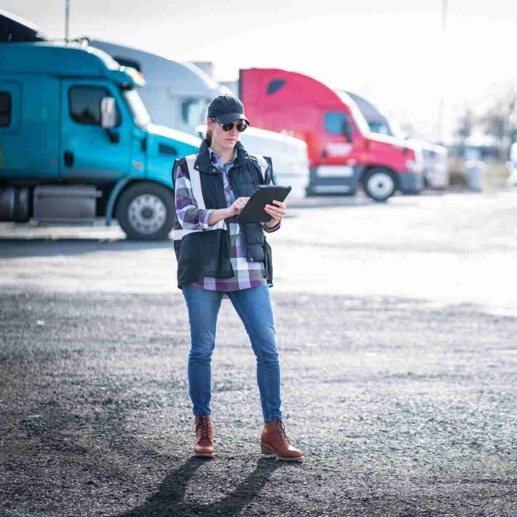 Benefits of Hiring a Trucking Transport Service