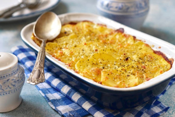 Gourmet Dishes with Creamy Sauces - potato gratin Gourmet Dishes with Creamy Sauces - potato gratin