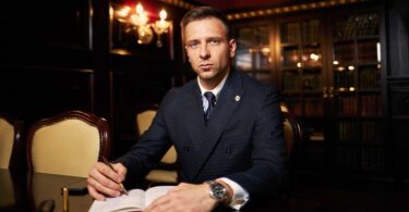 lawyer vs defense attorney