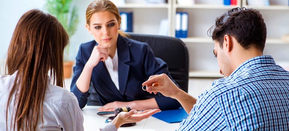retain a divorce lawyer