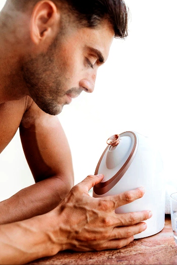 SENIA Hot and Cold Smart Facial Steamer by Vanity Planet SENIA Hot and Cold Smart Facial Steamer by Vanity Planet