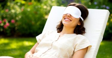 Benefits of Warm Compress Therapy for Dry Eyes