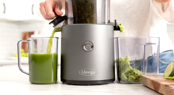 Omega Effortless™ Batch Juicer Omega Effortless™ Batch Juicer