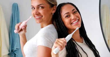 Brushmo dental brush and floss