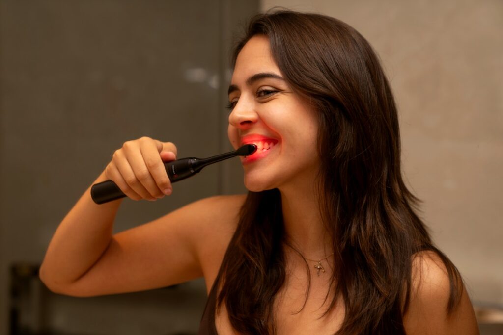 BON CHARGE Red Light Toothbrush